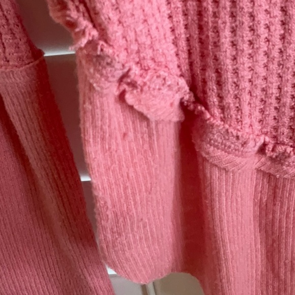 Free People thermal curved hem tunic.  XS.  great details - Picture 3 of 4